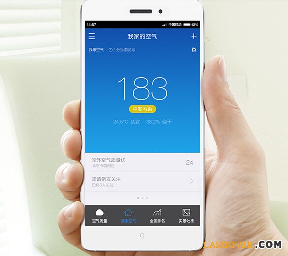 近來(lái)，360也推出了自己的空氣檢測(cè)設(shè)備，通過(guò)激光的方式檢測(cè)PM2.5顆粒。據(jù)悉極光可分辨比PM2.5小8倍的微小粒子，幫你看見霧霾，而普通凈化器所用的紅外光傳感器只能分辨比PM2.5大4倍以上的沙塵（PM10）。而這款設(shè)備采用激光器、300納米精度，獨(dú)有顆粒技術(shù)算法和標(biāo)定工藝，將萬(wàn)元工業(yè)檢測(cè)設(shè)備的原理專為民用。