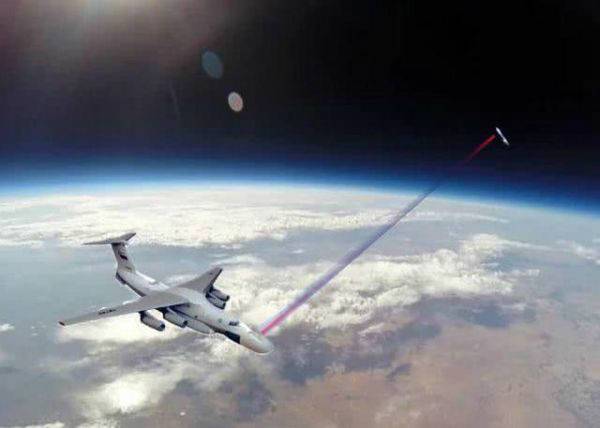 機載激光武器反衛星作戰示意圖。