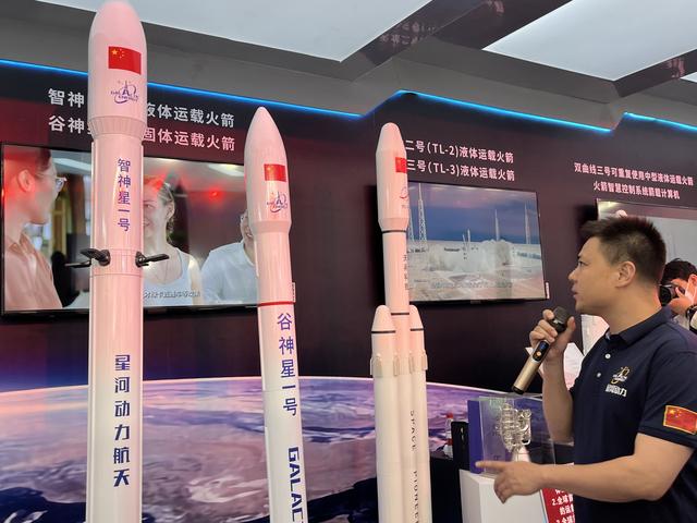 “谷神星一號”固體運(yùn)載火箭和“智神星一號”可重復(fù)使用的液體運(yùn)載火箭模型吸引了大家的關(guān)注。宋婧 攝