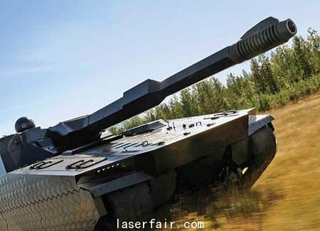 軍車上裝載的熱照相機可抓拍遠景，并改變軍車的熱信號，使之在紅外掃描中不被探測到。它甚至能模仿其他軍車的熱信號來掩飾真實的目的。
